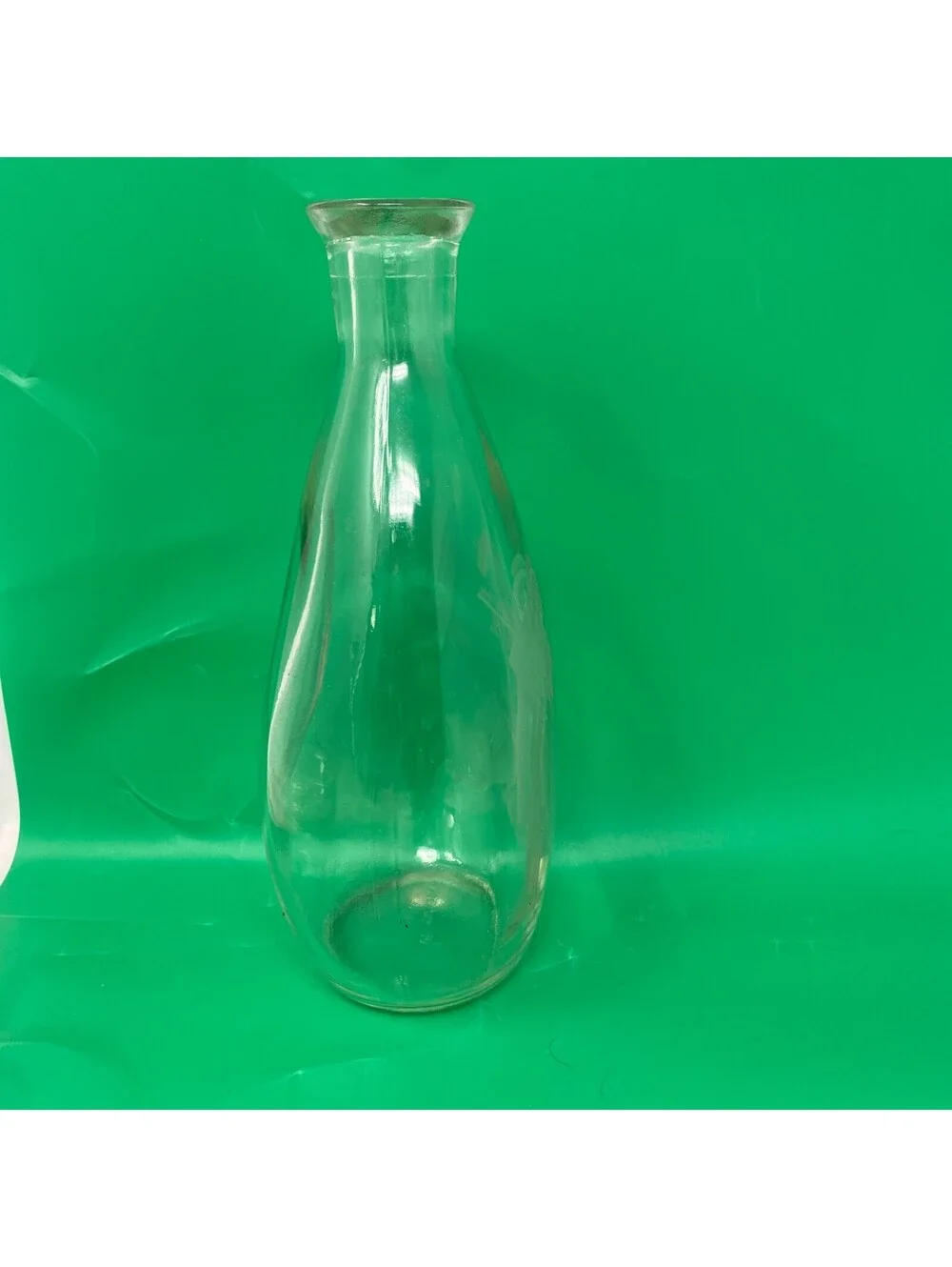 Vintage I W Harper Decanter  Courting Couple Decanter No Stopper 9